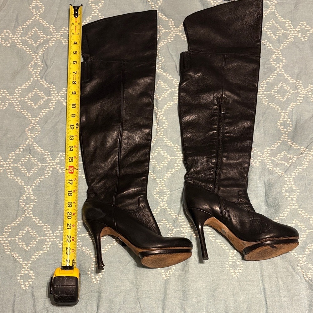 BCBG heeled boots